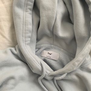 Aritzia TNA Cozy Fleece Perfect Cropped Hoodie